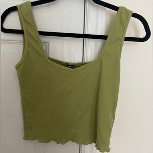 SQUARE GREEN SHEIN TANK TOP SIZE MEDIUM WITH RUFFLE